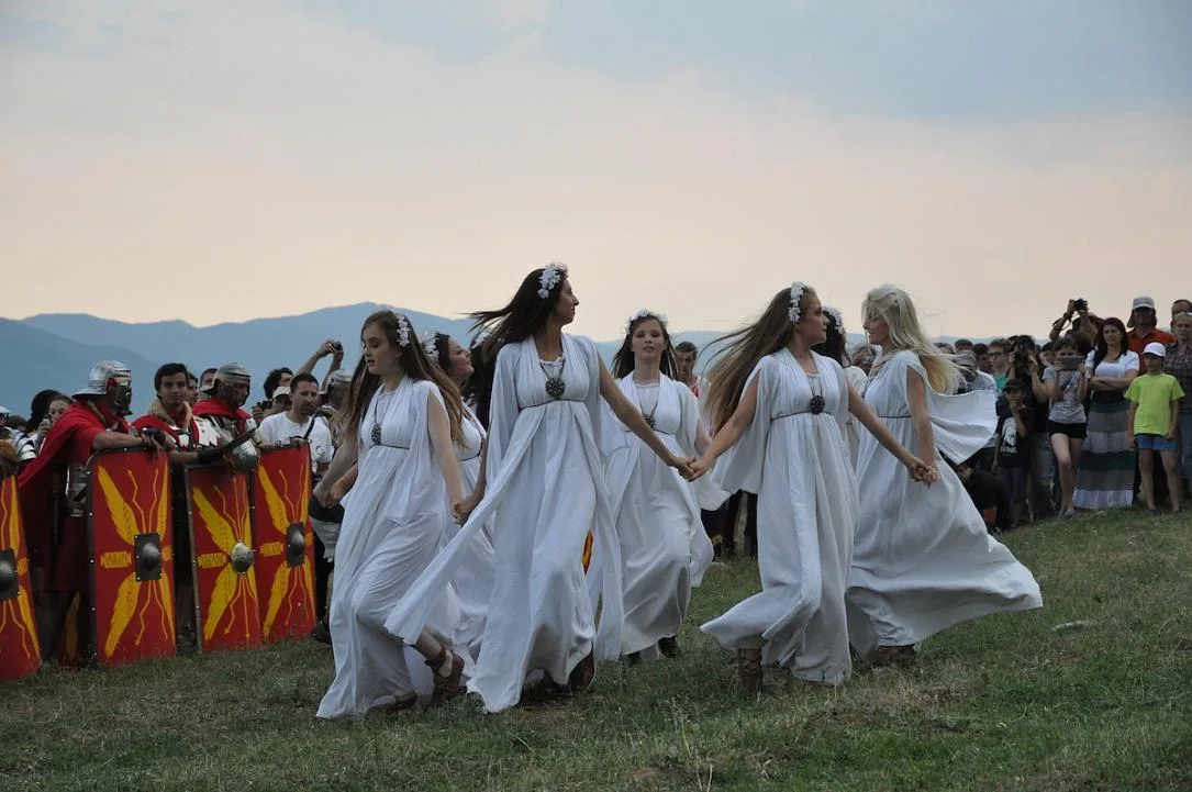 Festivalul de Sânziene: o zi de magie și flori
